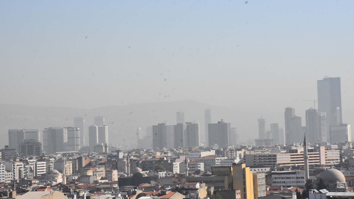 İzmir’i sis bulutu kapladı