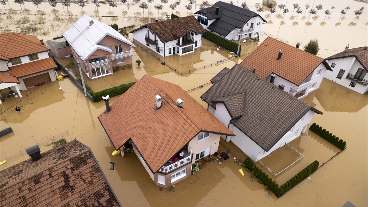 Türkiye’den sel felaketi yaşayan Bosna Hersek’e yardım eli